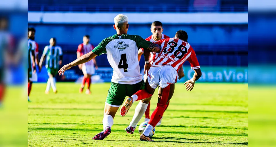 Partida começou movimentada no Trapichão