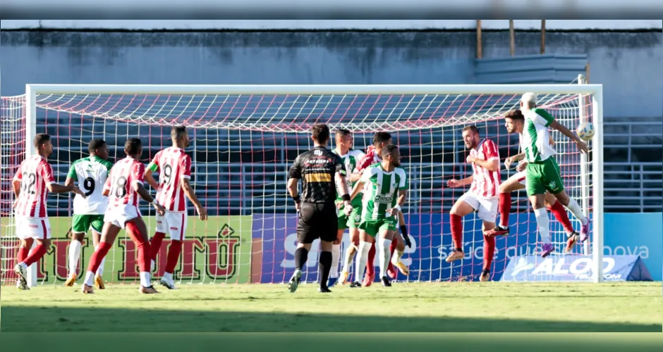 CRB controlou ainda mais o duelo com a boa vantagem por 2x0